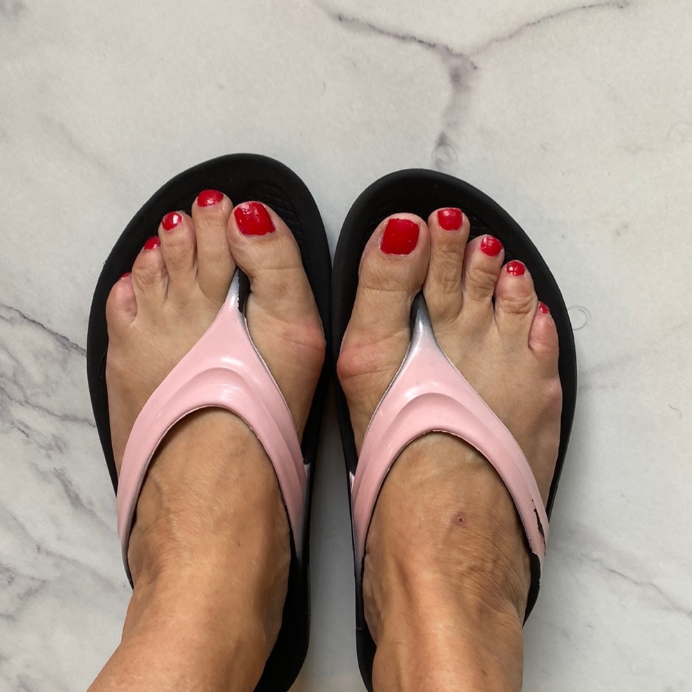 OOFOS Recovery sandals